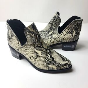 NWOT BLONDO eliza waterproof snakeskin ankle booti